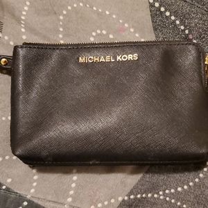 Michael kors wristlet